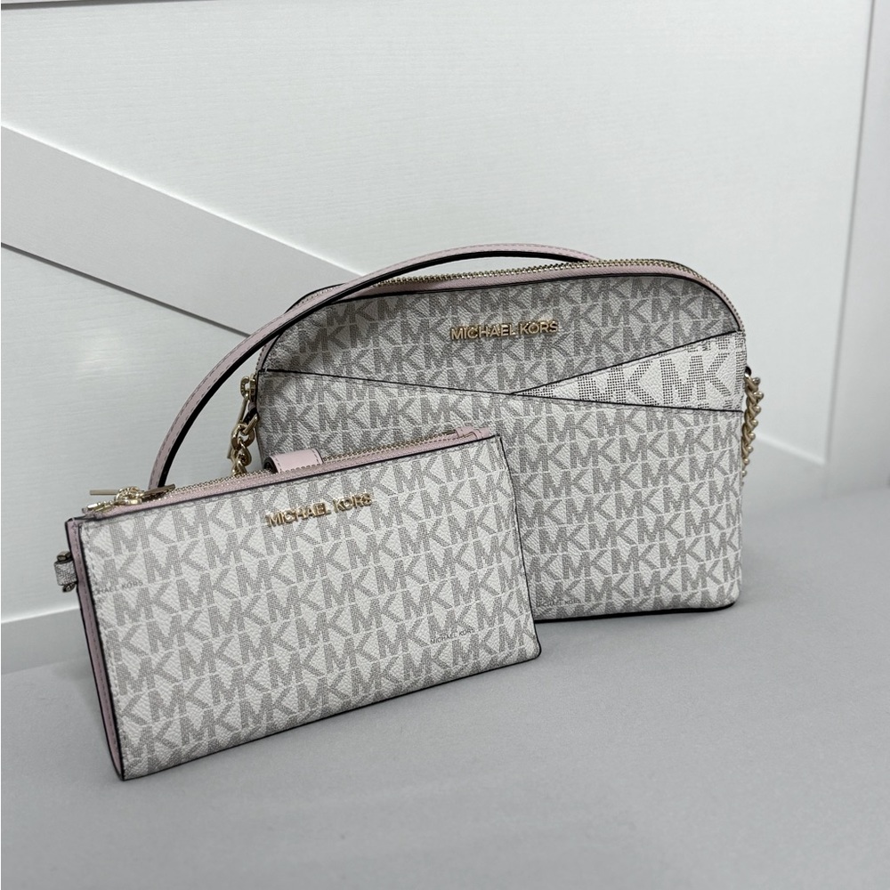 Michael Kors Wallet & Purse